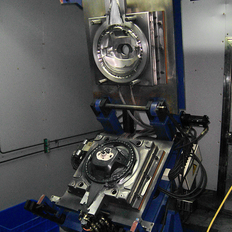 خط رغوة عجلة قيادة السيارة