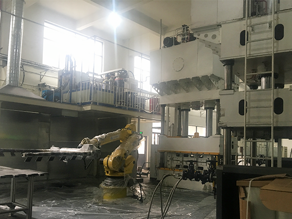 خط إنتاج الرغوة صندوق الأمتعة